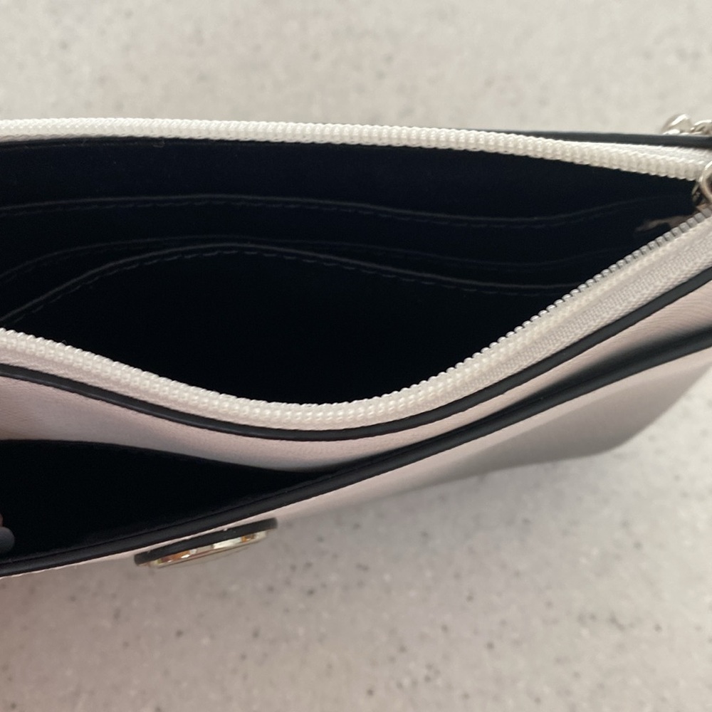 NWOT… Coach wristlet - Picture 4 of 5